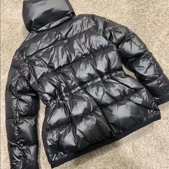 New BCBGMAXAZRIA Womens Patent Quilted Puffer Down Jacket - Picture 3 of 15